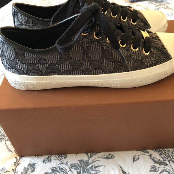 Women's Coach sneakers - Picture 2 of 3